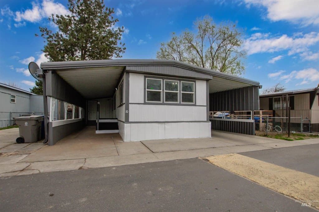 3 bedroom mobile home for sale at 1410 W Flamingo Ave Trlr 10 Nampa 83651 - $110,000