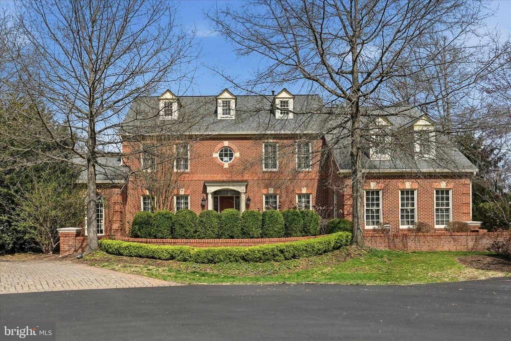 6 bedroom house for sale at 1234 Tottenham Ct Reston 20194 - $1,899,000