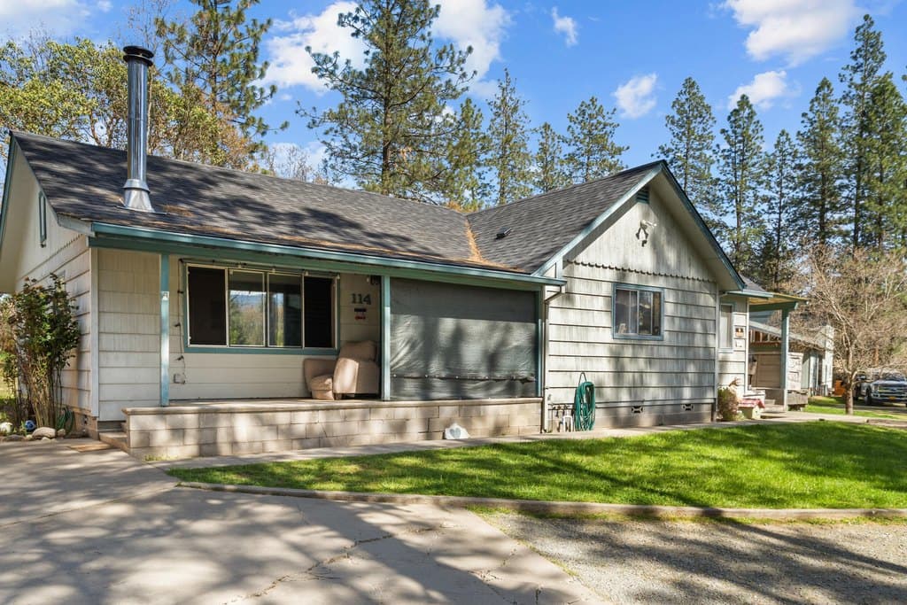2 bedroom house for sale at 114 Stringer Gap Rd Grants Pass 97527 - $489,000