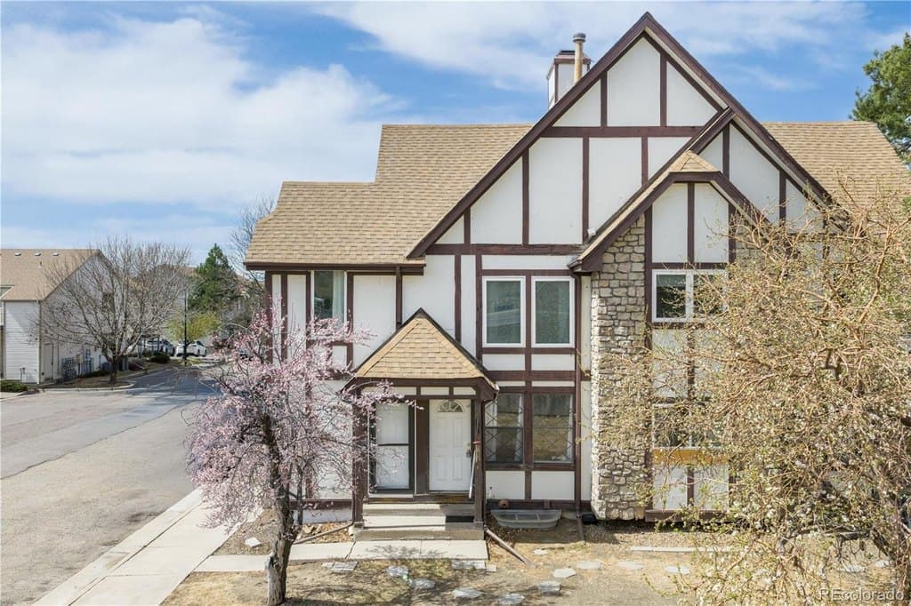 3 bedroom townhouse for sale at 8896 Brompton Way Parker 80134 - $360,000