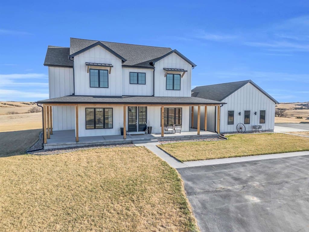 4 bedroom house for sale at 8206 Evergreen Rd Kearney 68845 - $799,000