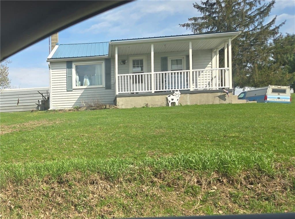 2 bedroom house for sale at 3192 John Rial Rd Addison - $140,000