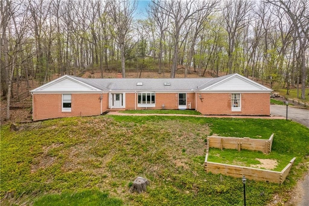4 bedroom house for sale at 507 Buttermilk Ln Bradford Woods - $699,000