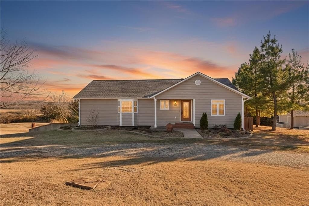 4 bedroom house for sale at 220 Overlook Dr Caney - $335,000
