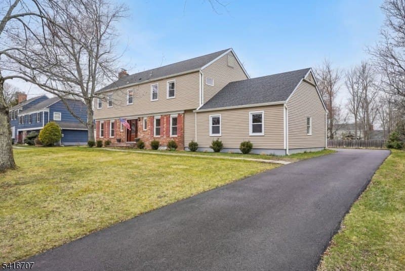 4 bedroom house for sale at 18 Juniper Way Basking Ridge - $1,299,000