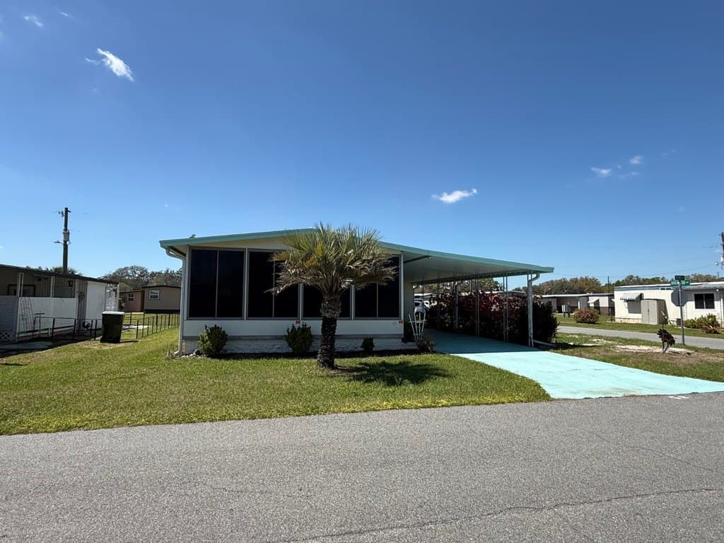 2 bedroom mobile home for sale at 506 W Noble Ave Lot 58 Bushnell - $72,000