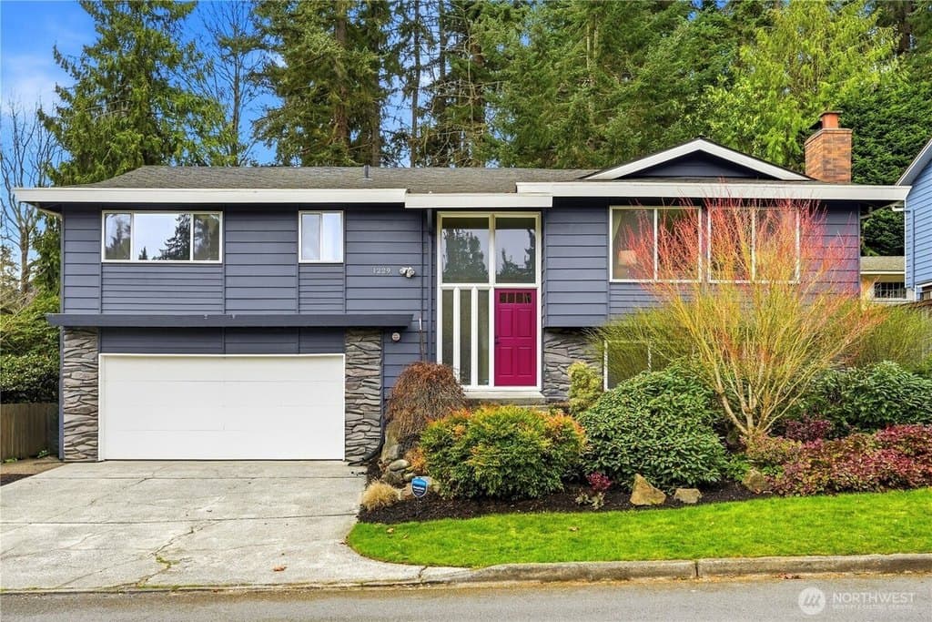 4 bedroom house for sale at 1229 NW 201st St Shoreline 98177 - $925,000