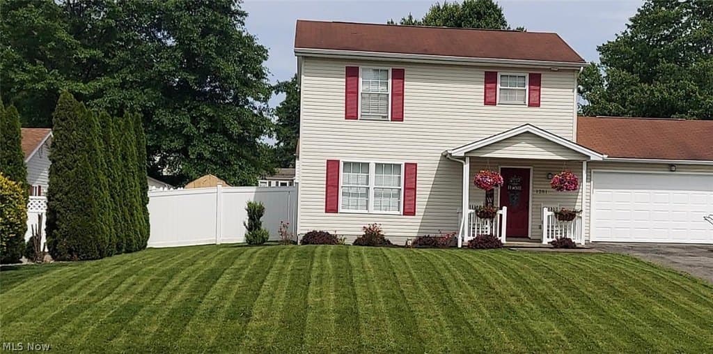 3 bedroom house for sale at 1281 Signature Dr Youngstown - $250,000