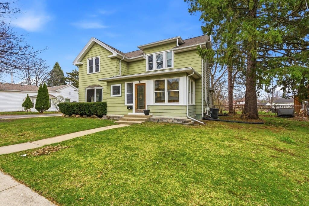 6 bedroom house for sale at 261 S Church St Whitewater 53190 - $289,000