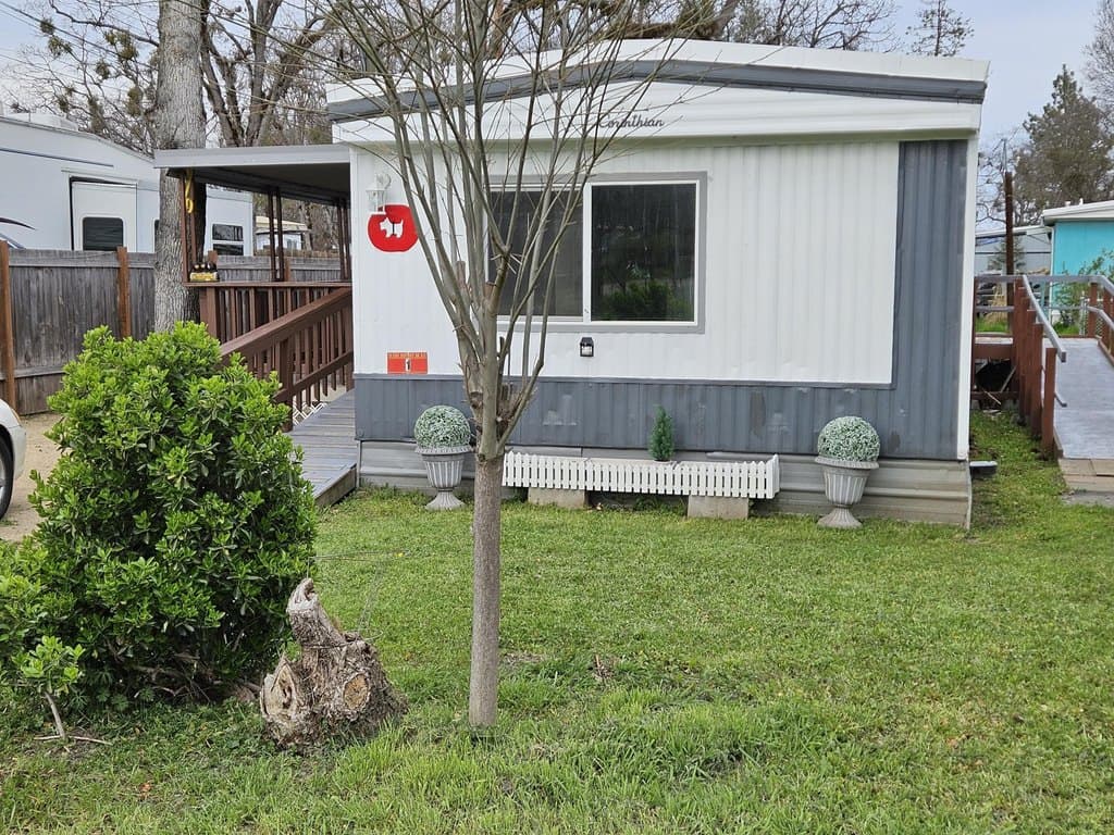 2 bedroom mobile home for sale at 380 W Gregory Rd Unit 1 Central Point - $85,000