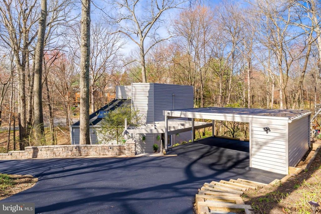 3 bedroom house for sale at 2118 Owls Cove Ln Reston 20191 - $1,050,000