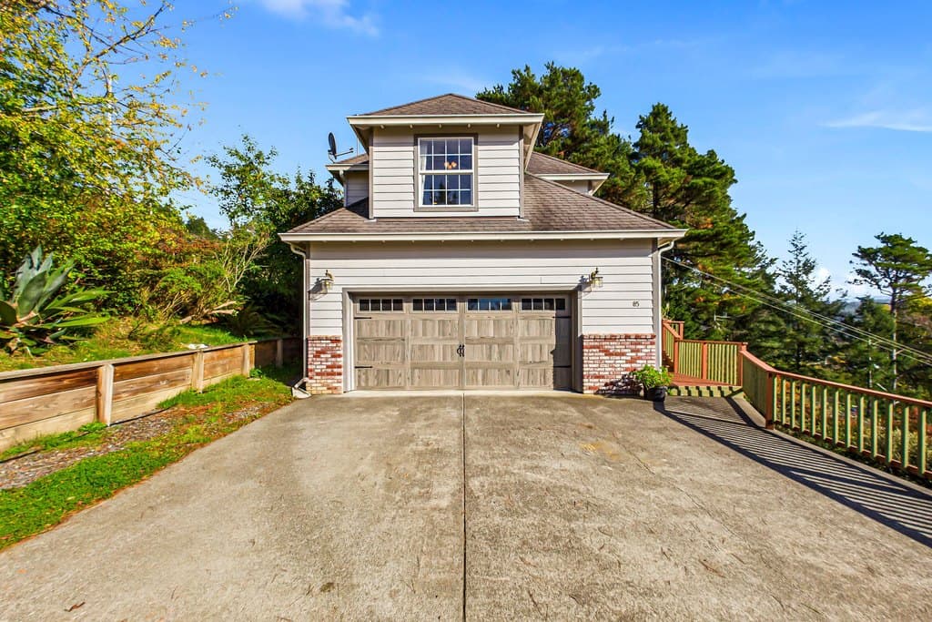 3 bedroom house for sale at 85 Blue Lake Blvd Blue Lake - $599,000