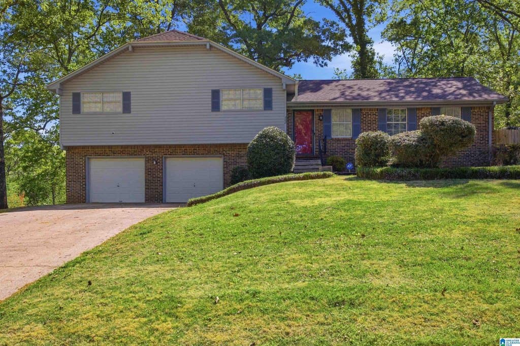 4 bedroom house for sale at 302 Fran Dr Alabaster - $279,000