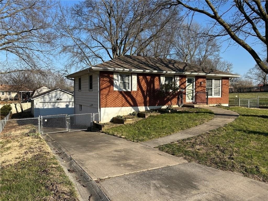 3 bedroom house for sale at 2213 N McBride Ave Independence 64050 - $235,000