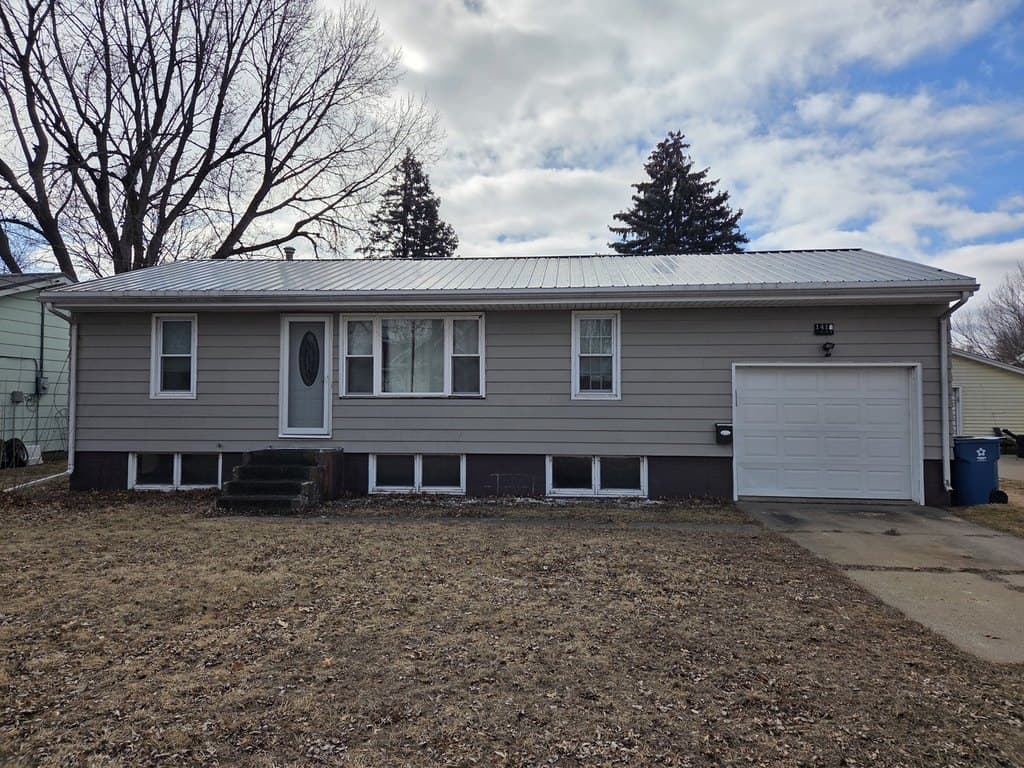 1 bedroom house for sale at 1419 5th St Camanche - $125,000