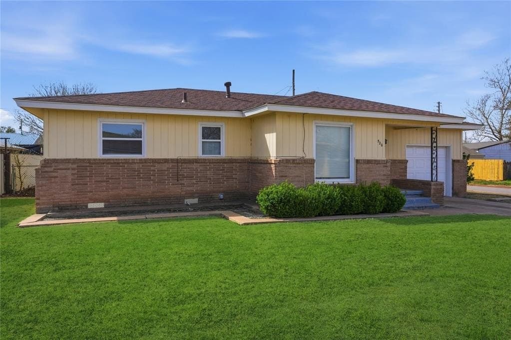 3 bedroom house for sale at 520 W Martha St Altus - $149,950