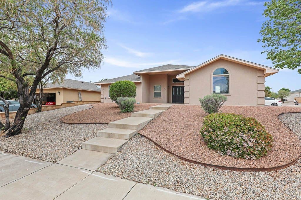 4 bedroom house for sale at 353 Camino Real Alamogordo - $387,500