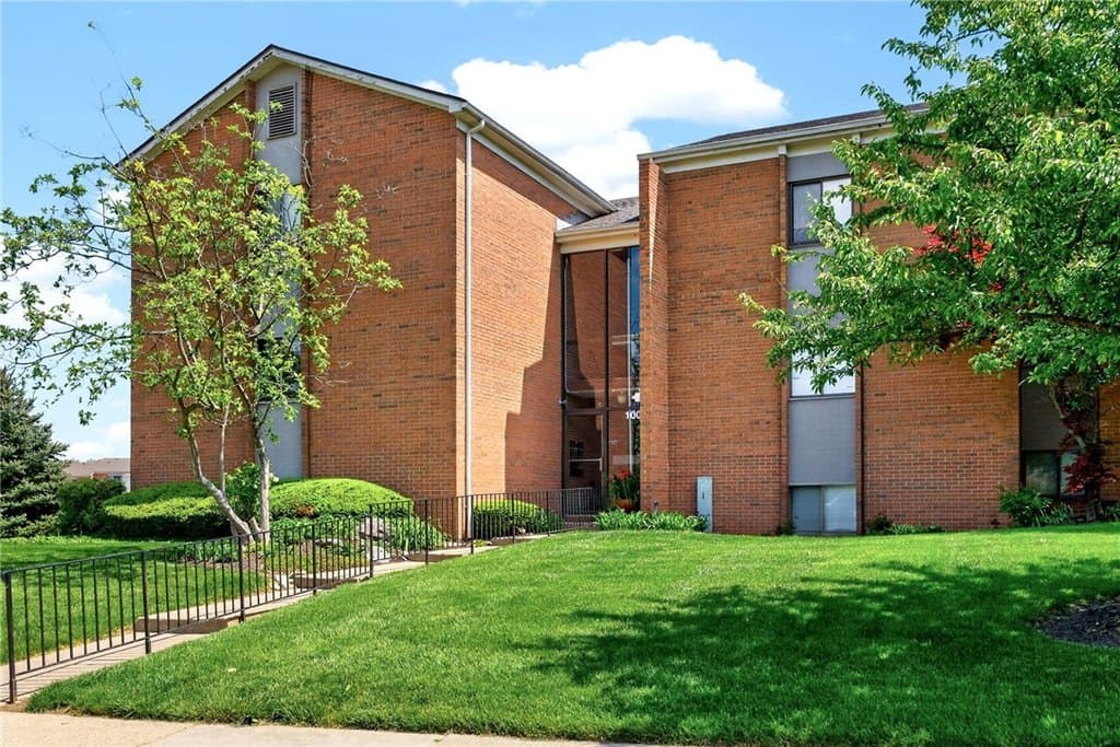 2 bedroom condo for sale at 1000 Lookout Trl Apt C Miami Township 45449 - $79,900