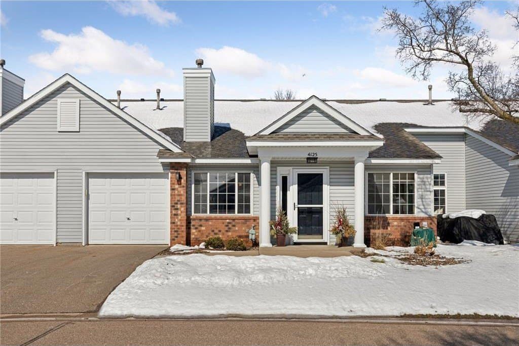 2 bedroom townhouse for sale at 4125 Ruby Ln Eagan 55122 - $250,000