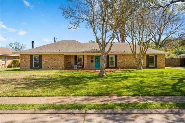 4 bedroom house for sale at 403 Ridgewood Blvd Alexandria - $269,900