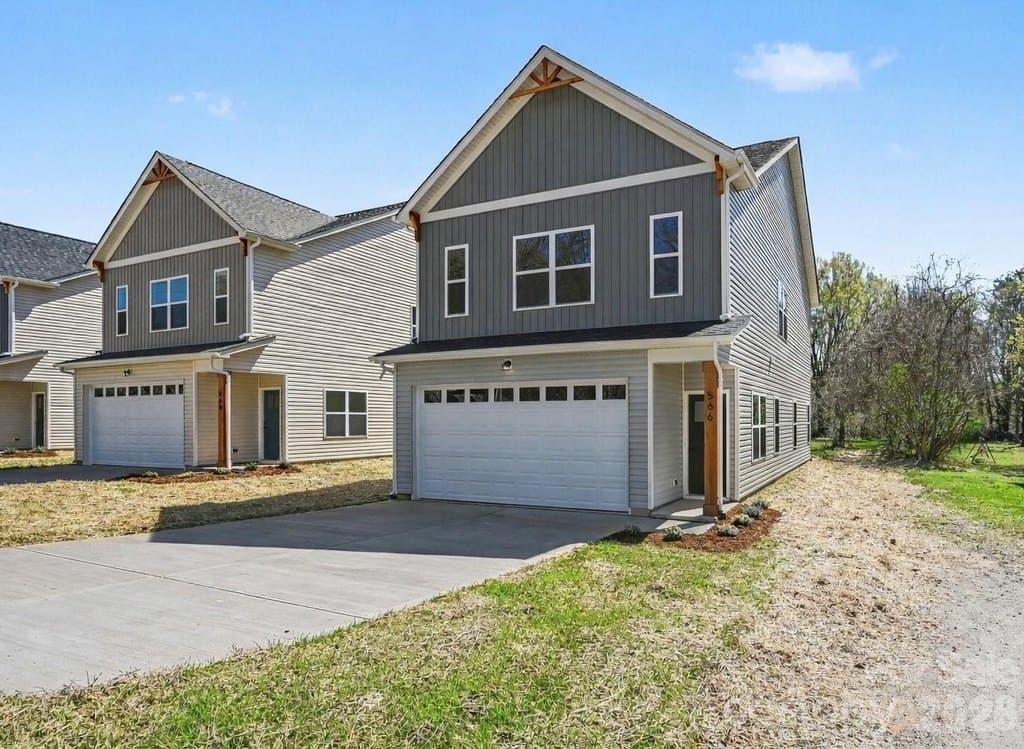 4 bedroom house for sale at 566 W Wilson Ave Mooresville 28115 - $400,000