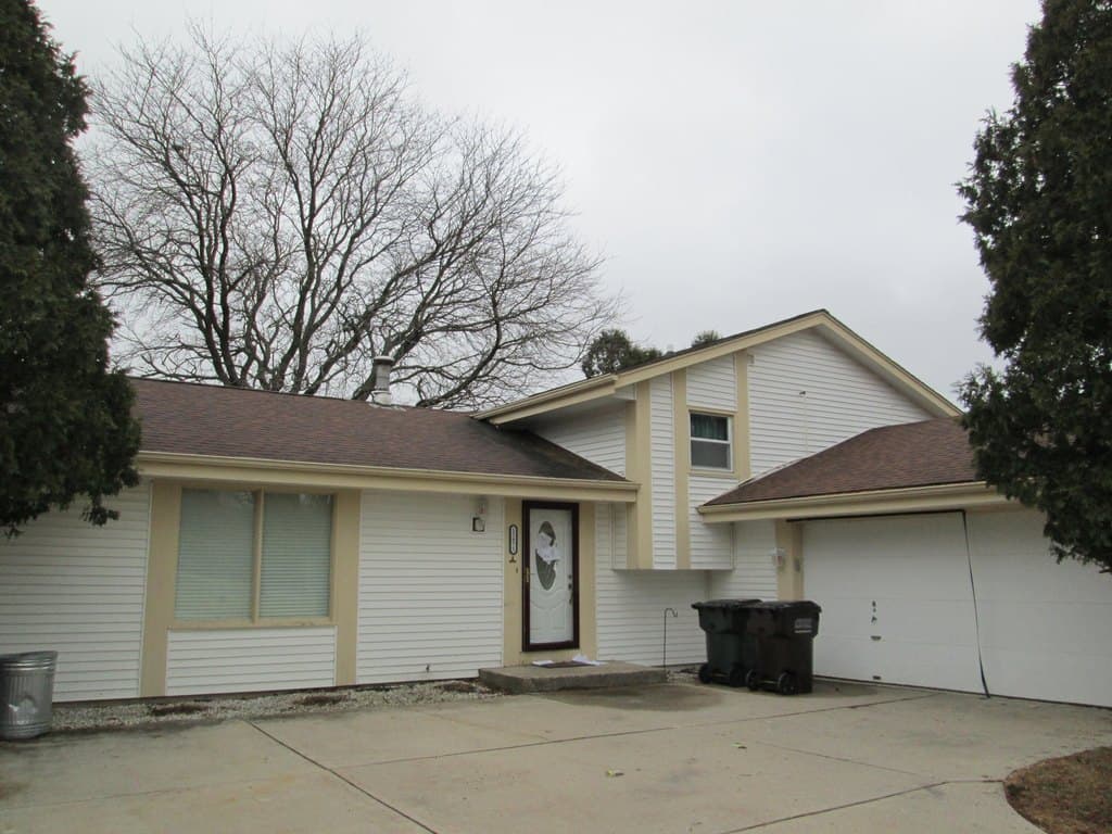4 bedroom house for sale at 15875 W Marietta Dr New Berlin 53151 - $419,900
