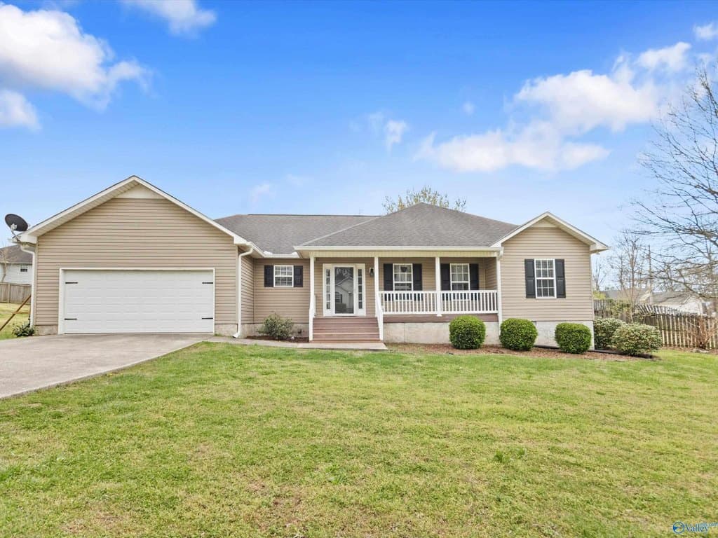 3 bedroom house for sale at 108 Plantation Dr Albertville - $269,000