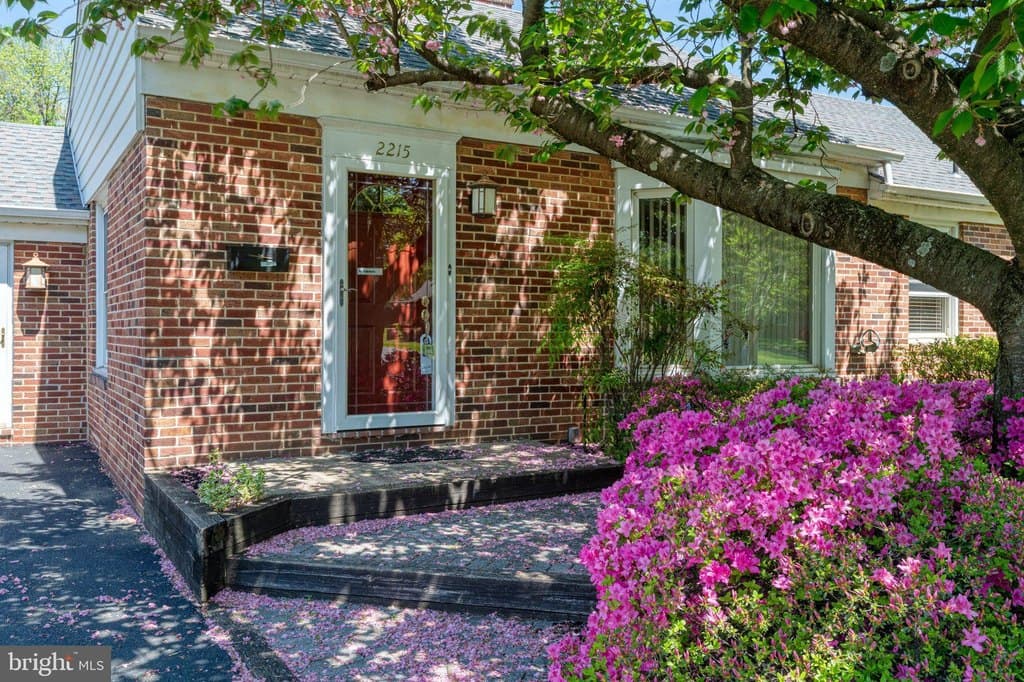 3 bedroom house for sale at 2215 Dixie Dr York 17402 - $299,000
