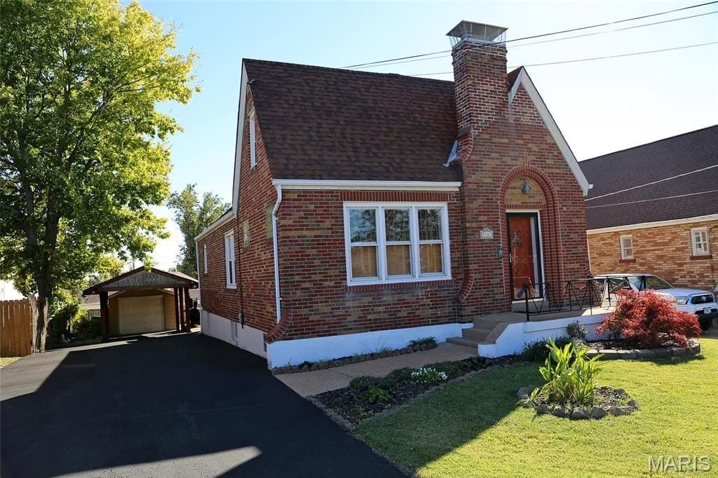 2 bedroom house for sale at 9702 Sterling Pl Affton - $274,900