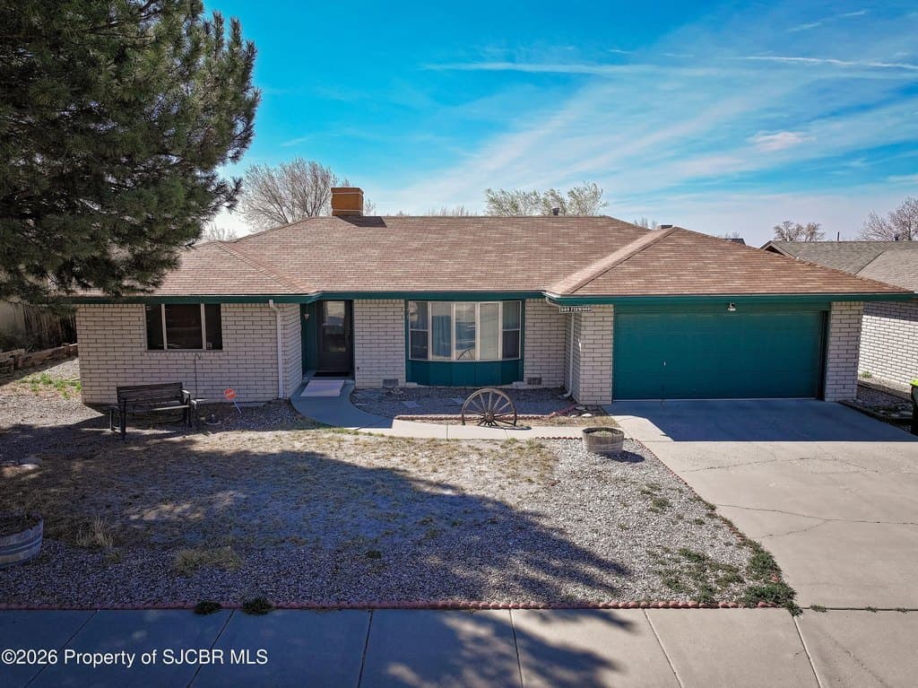 2 bedroom house for sale at 909 W Firwood St Bloomfield - $325,000
