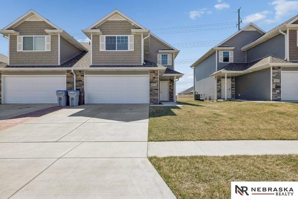 3 bedroom townhouse for sale at 859 W Desert Vista Dr Lincoln - $315,000