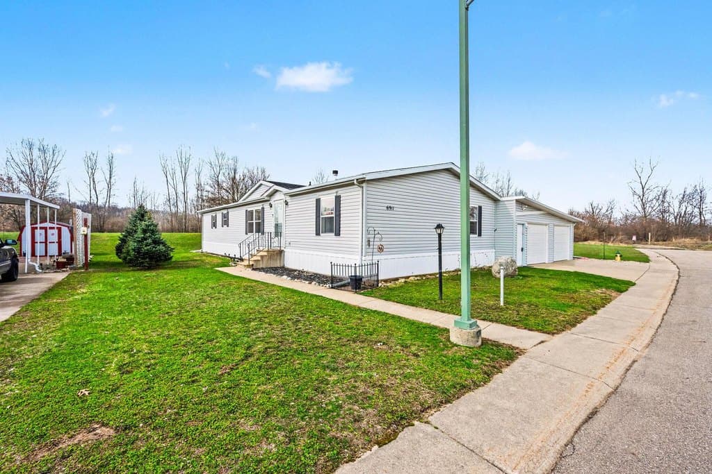 3 bedroom mobile home for sale at 6911 Mandy Ln Kalamazoo - $125,000