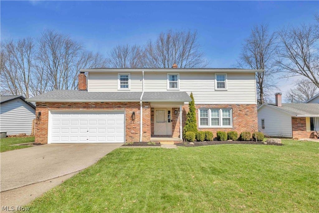 4 bedroom house for sale at 26928 Fairfax Ln North Olmsted 44070 - $399,900