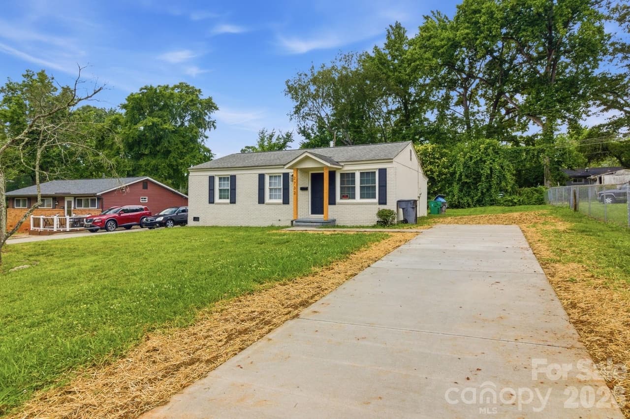 3 bedroom mobile home for sale at 2732 Thornton Rd Mount Airy 28208 - $254,500