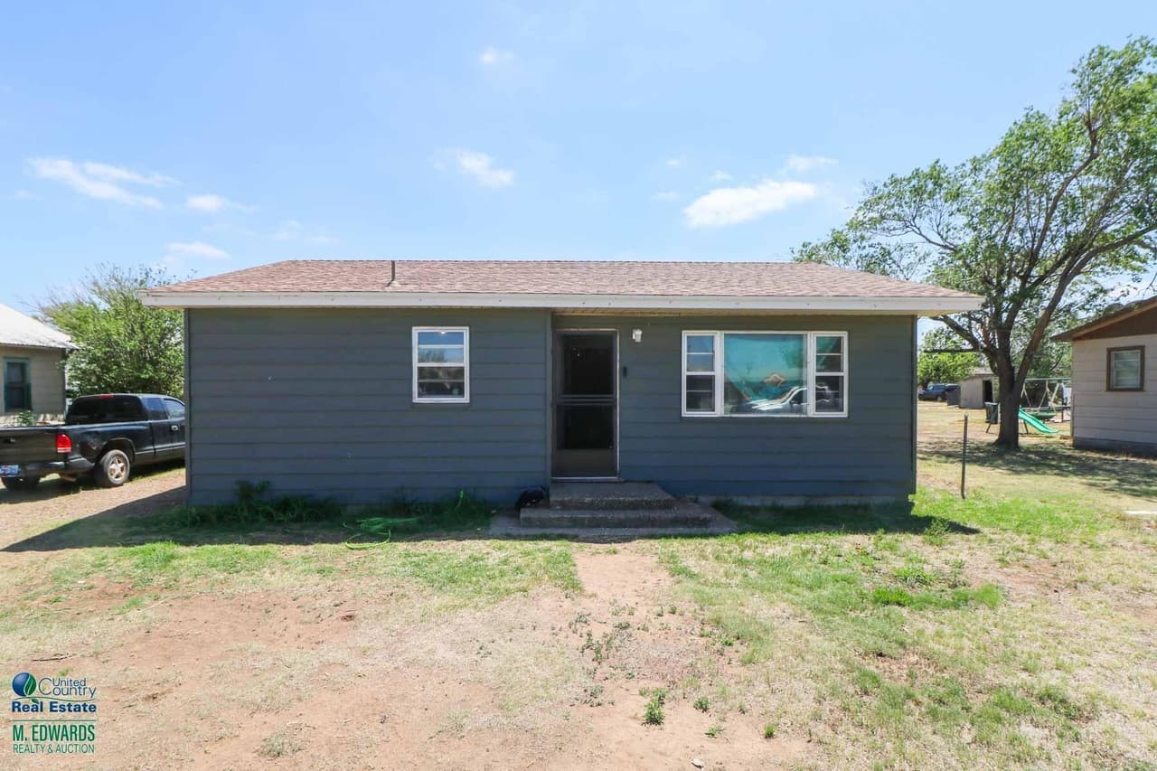 2 bedroom mobile home for sale at 709 W Ross St Port O'Connor 79235 - $69,000