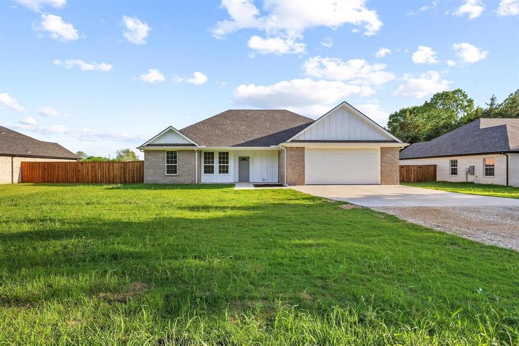 3 bedroom mobile home for sale at 903 W Cardinal St D'Hanis 75439 - $349,900